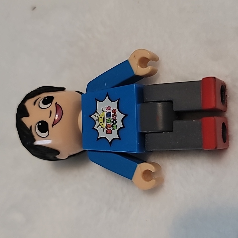 Ryan's World Collectible Blue Top Ryan 2.5" figure, Just Play
